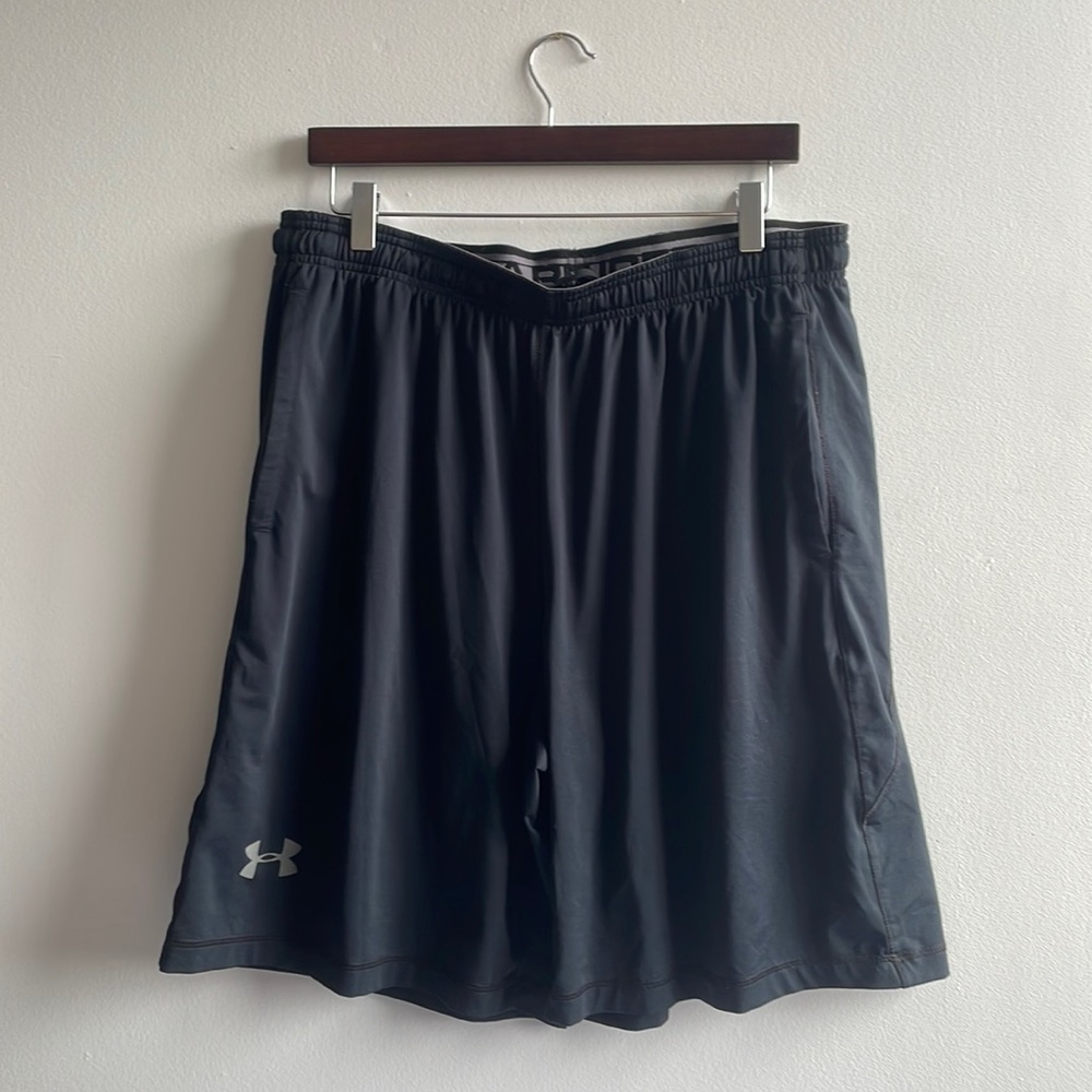 Under Armour Shorts Loose Fit XL .